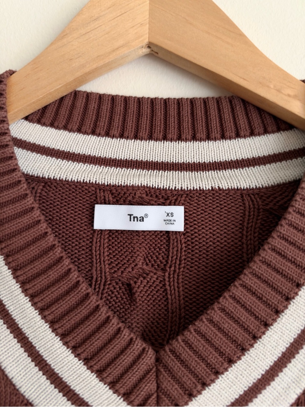 Aritzia Tna Clay Cotton Cable Knit Cropped V-Neck Sweater - Picture 3 of 12